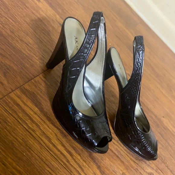 Black heels size 7 - Picture 2 of 3